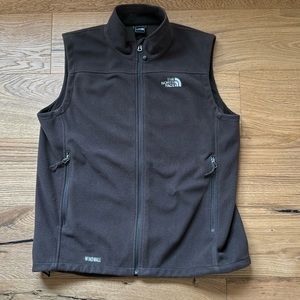Men’s North Face Windwall fleece vest - size Large